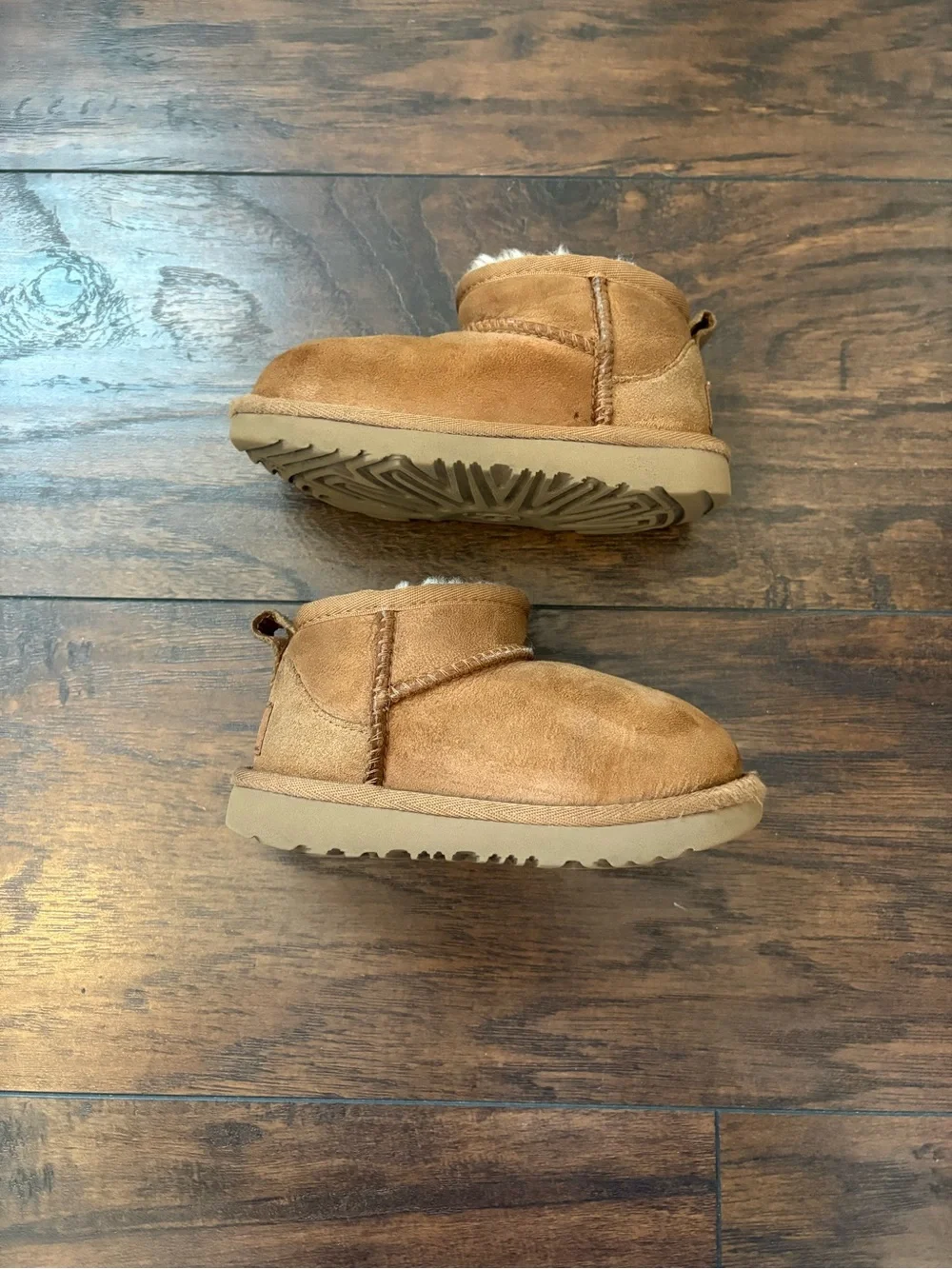 UGG Little Kids Chestnut Suede Zip Ankle Boot